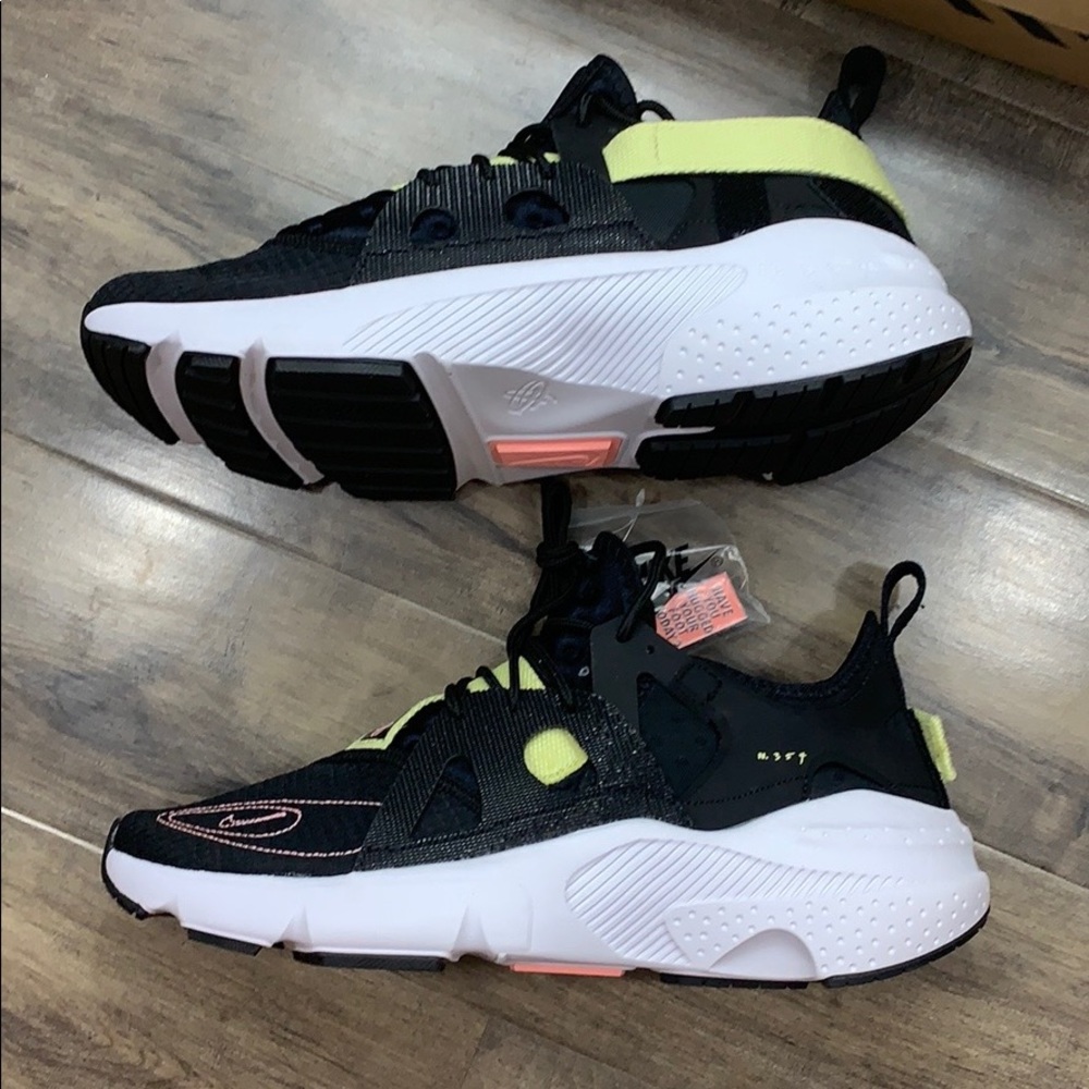 NIKE HUARACHE-TYPE black/pink TNT-black-zinnia - Picture 15 of 16